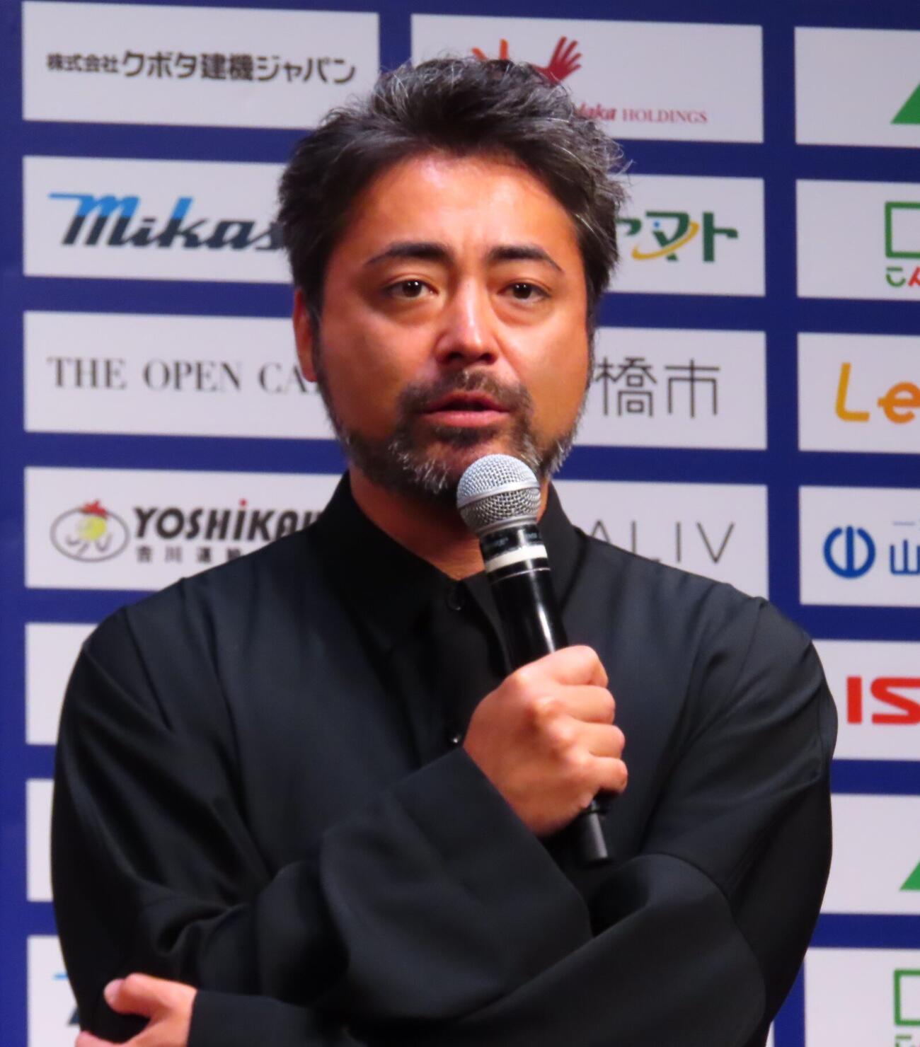 「THE OPEN CALL」プロジェクト報告会見に出席した山田孝之