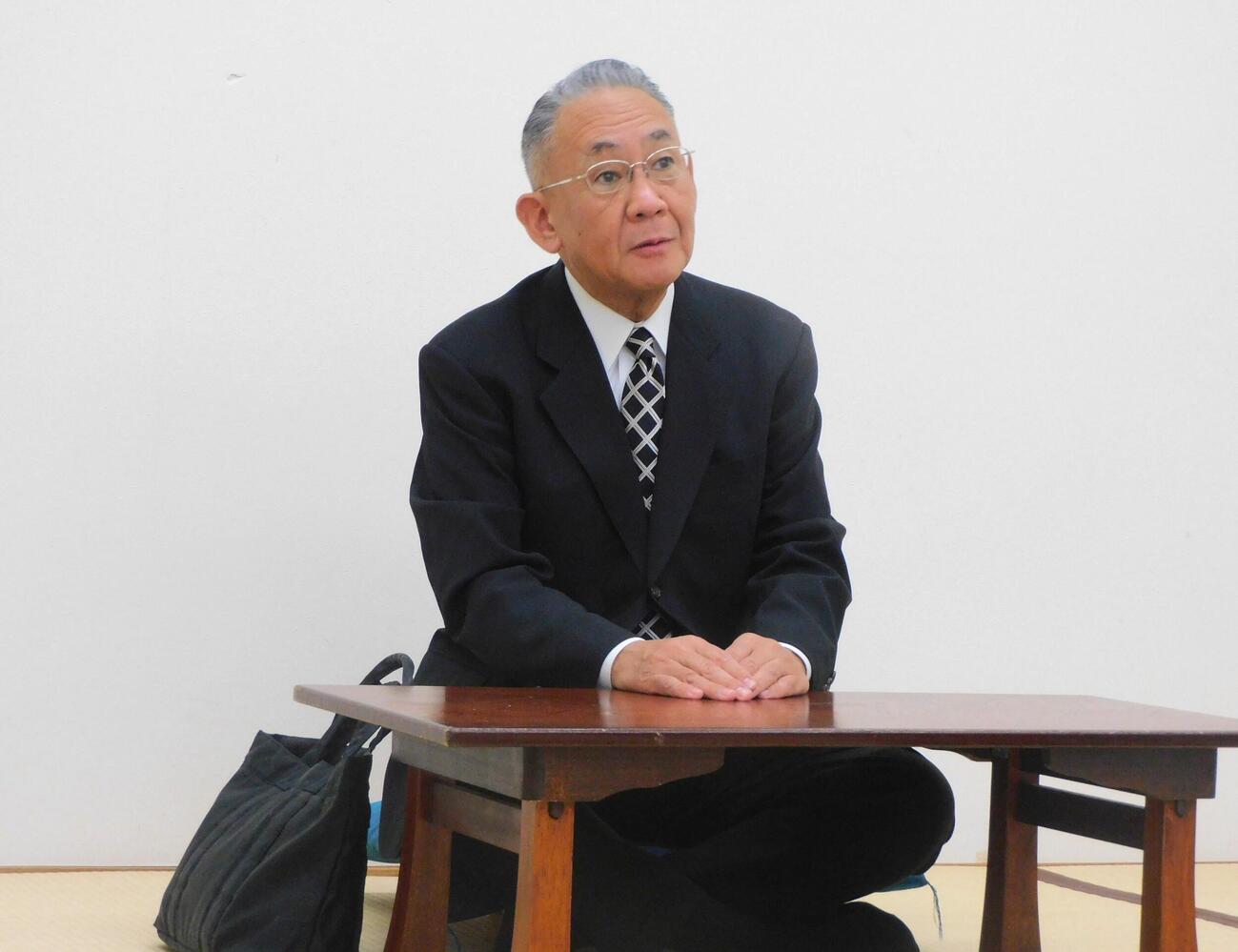 会見を開いた林家正蔵