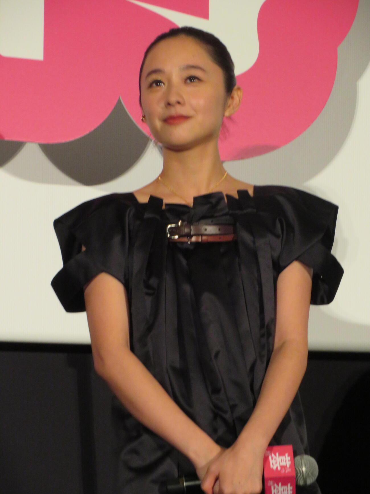 映画「八つ墓村」初日舞台あいさつに登壇した堀田真由（撮影・村上幸将）
