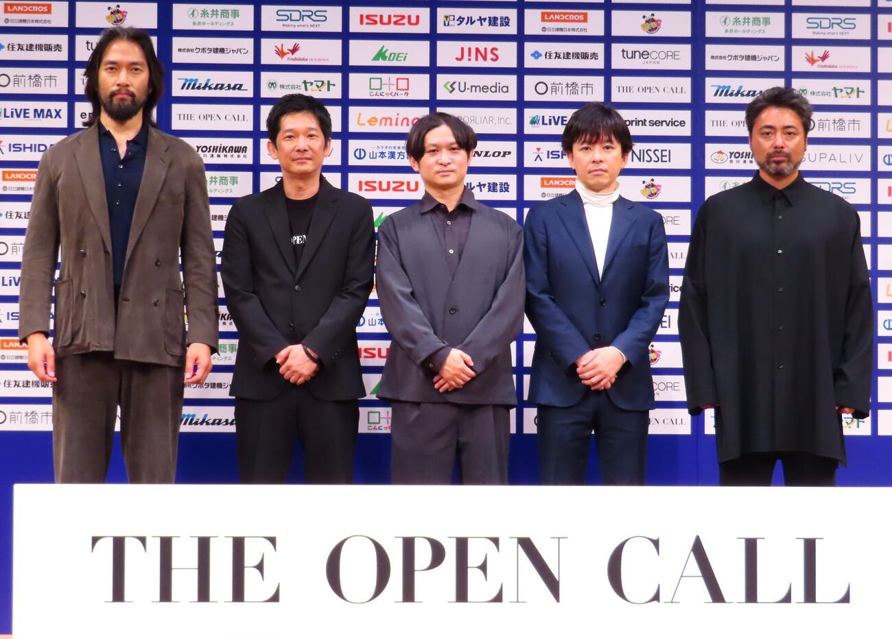 「THE OPEN CALL」プロジェクト報告会見に出席した、左から阿部進之介、伊藤主税プロデューサー、榊原有佑監督、山田兼司氏、山田孝之