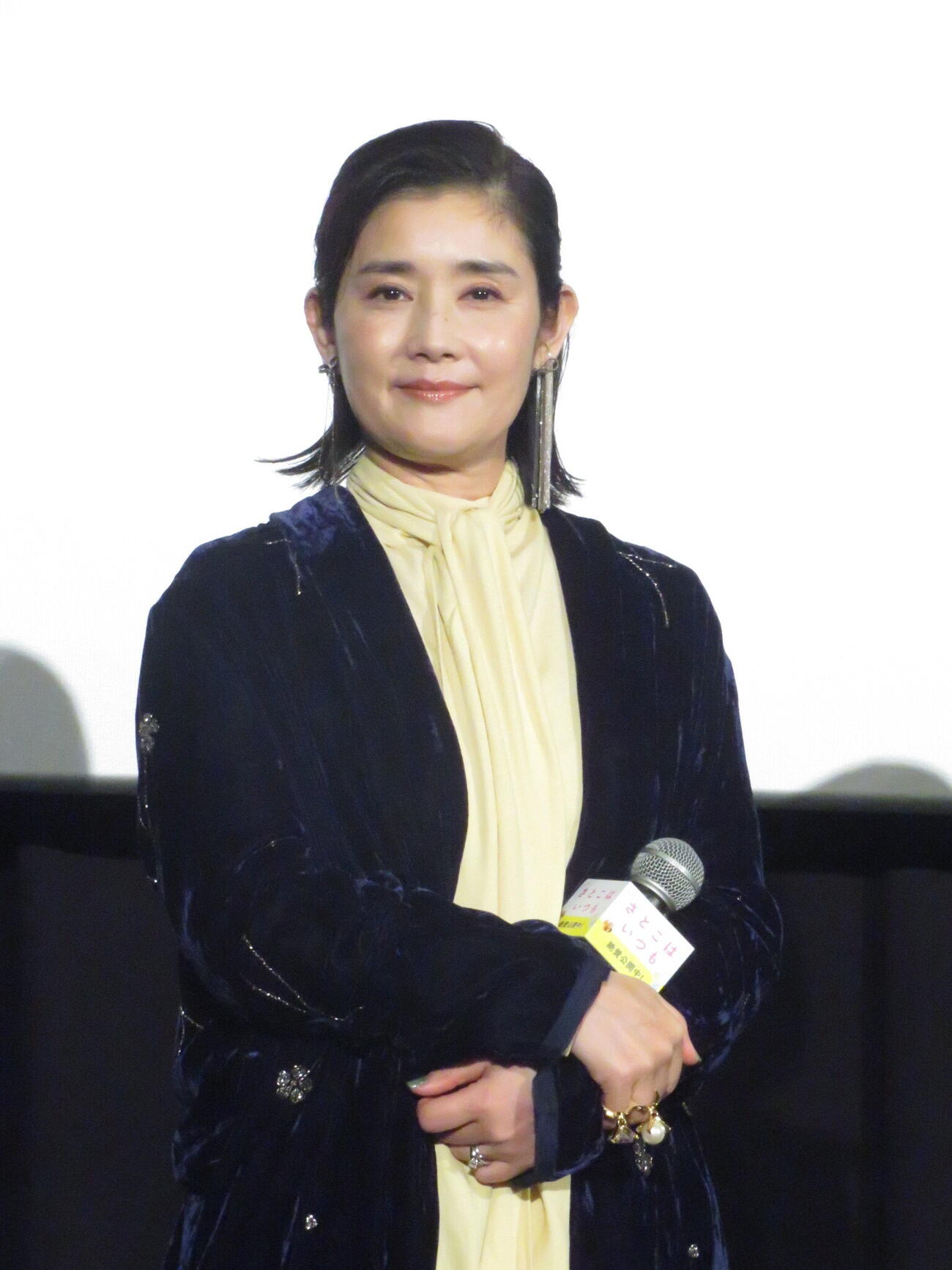 「さとこはいつも」の公開初日舞台あいさつを行った石田ひかり