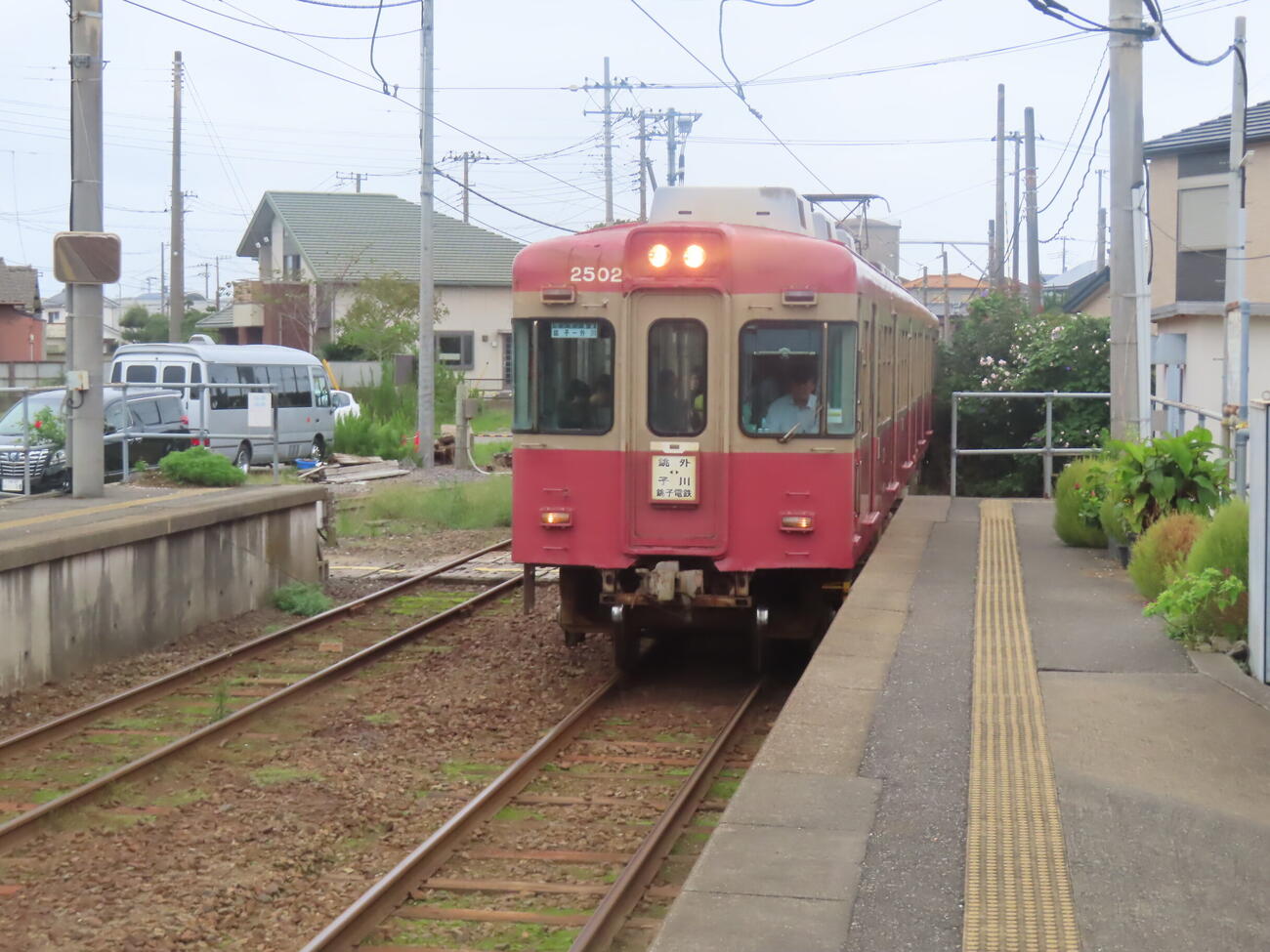 のどかに走る銚子電鉄の車両