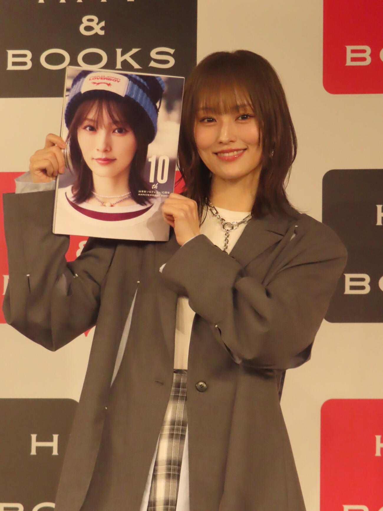 「The 10th　山本彩ソロデビュー10周年ANNIVERSARY BOOK」の発売記念イベントを開いた山本彩