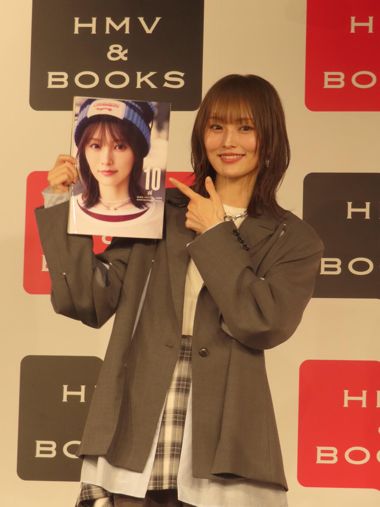 「The 10th　山本彩ソロデビュー10周年ANNIVERSARY BOOK」の発売記念イベントを開いた山本彩
