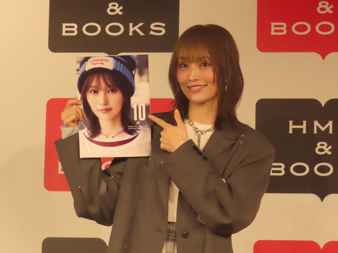 「The 10th　山本彩ソロデビュー10周年ANNIVERSARY BOOK」の発売記念イベントを開いた山本彩