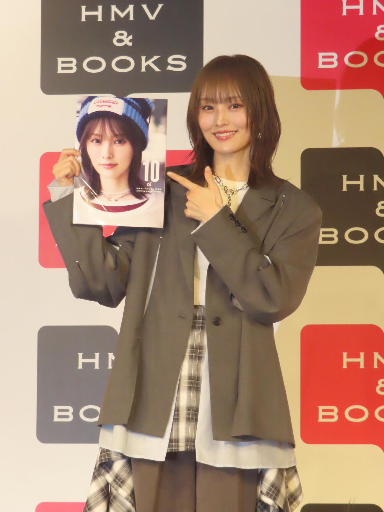 「The 10th　山本彩ソロデビュー10周年ANNIVERSARY BOOK」の発売記念イベントを開いた山本彩