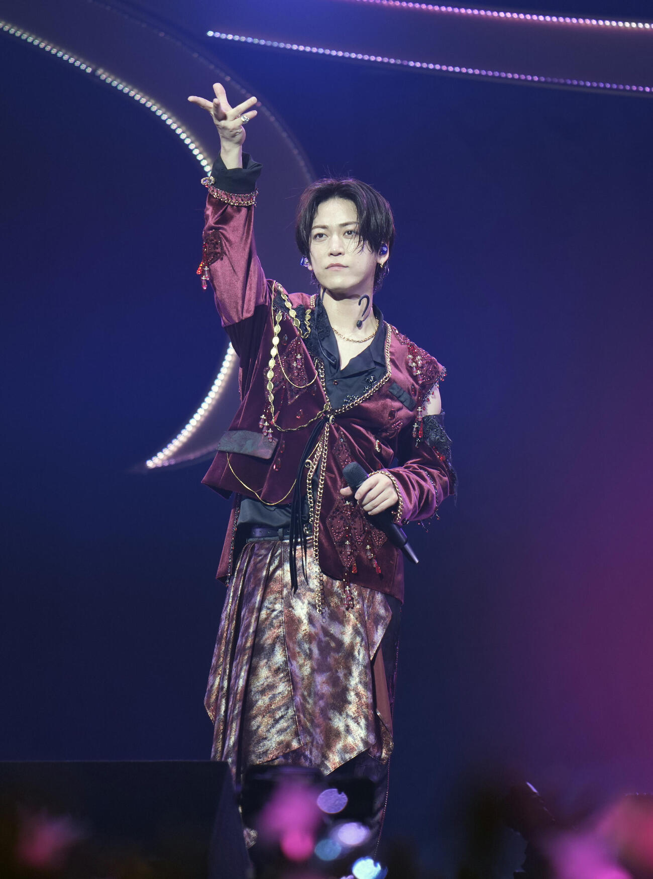 パフォーマンスを披露する亀梨和也（撮影・小島史椰）