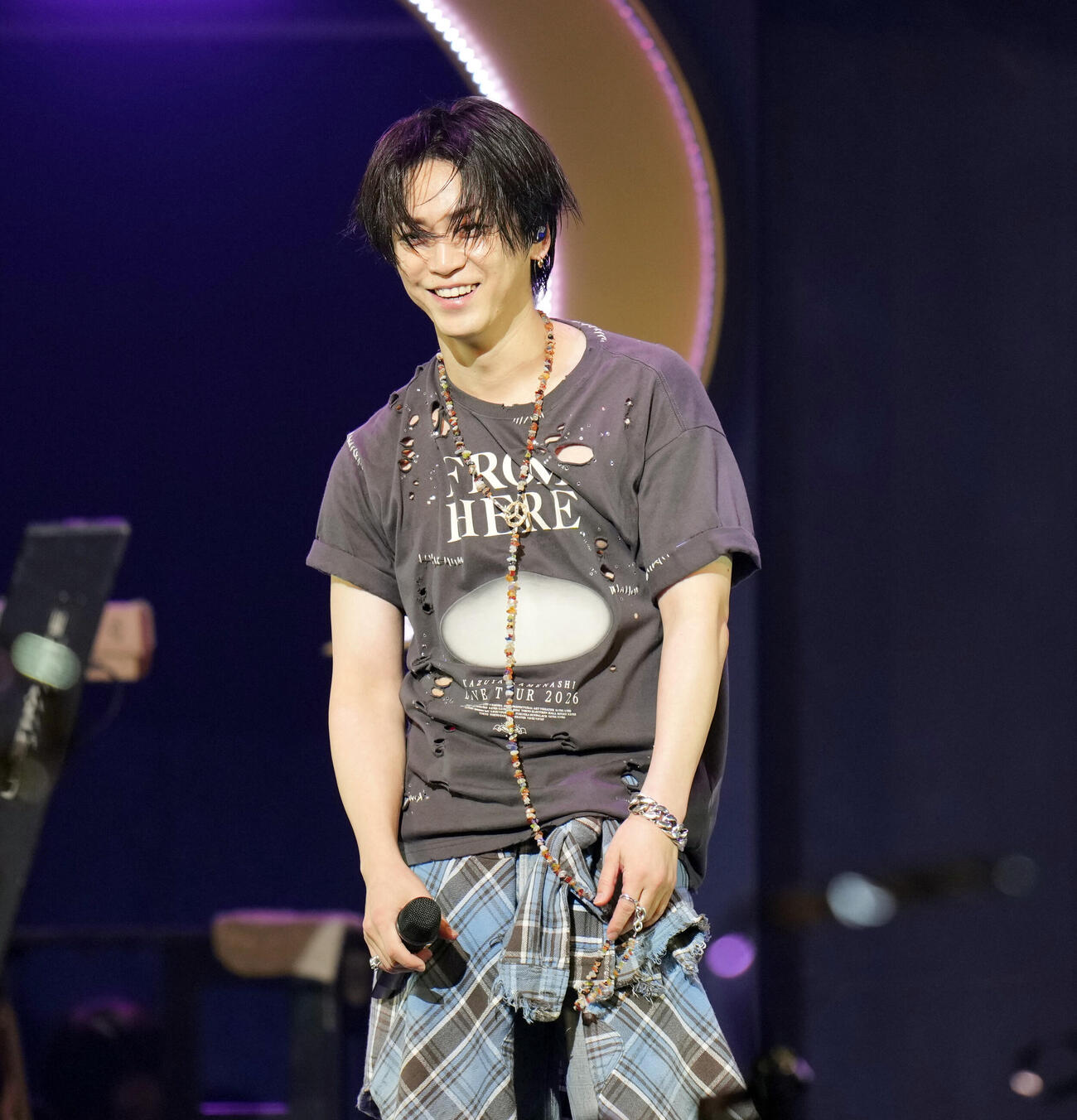 パフォーマンスを披露する亀梨和也（撮影・小島史椰）