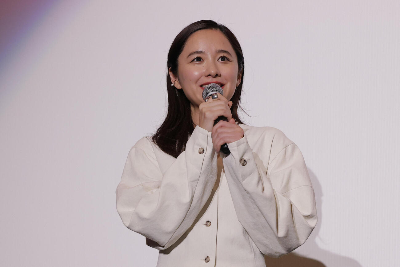 映画「八つ墓村」の公開記念舞台あいさつに登壇した堀田真由