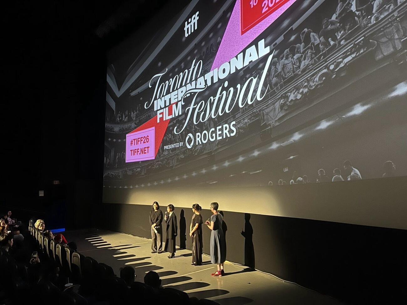 トロント映画祭プラットフォーム部門に出品された「わたしの知らない子どもたち」の公式上映上映に参加した二階堂ふみと西川美和監督