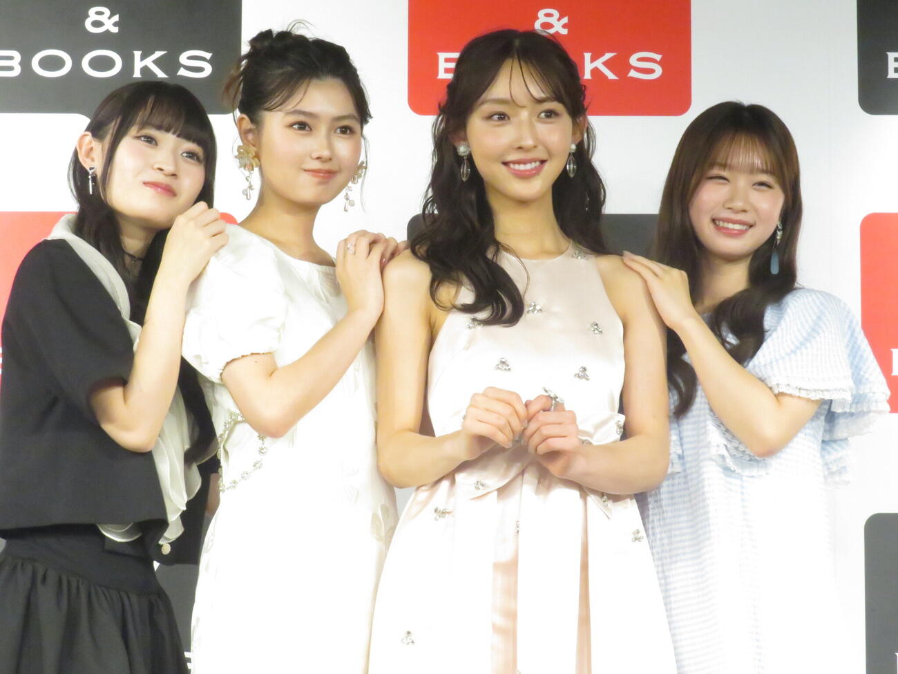 「seju mania」出版記念会見を行った左から今井環希、長浜広奈、多田梨音、時田音々