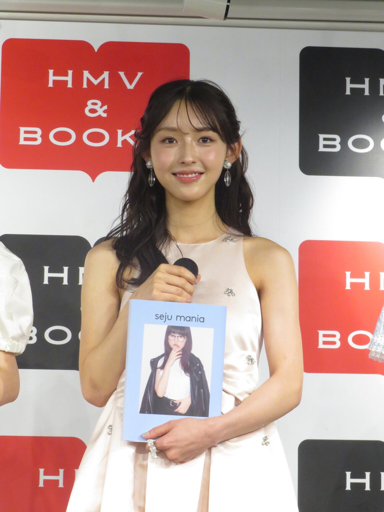 「seju mania」出版記念会見を行った多田梨音