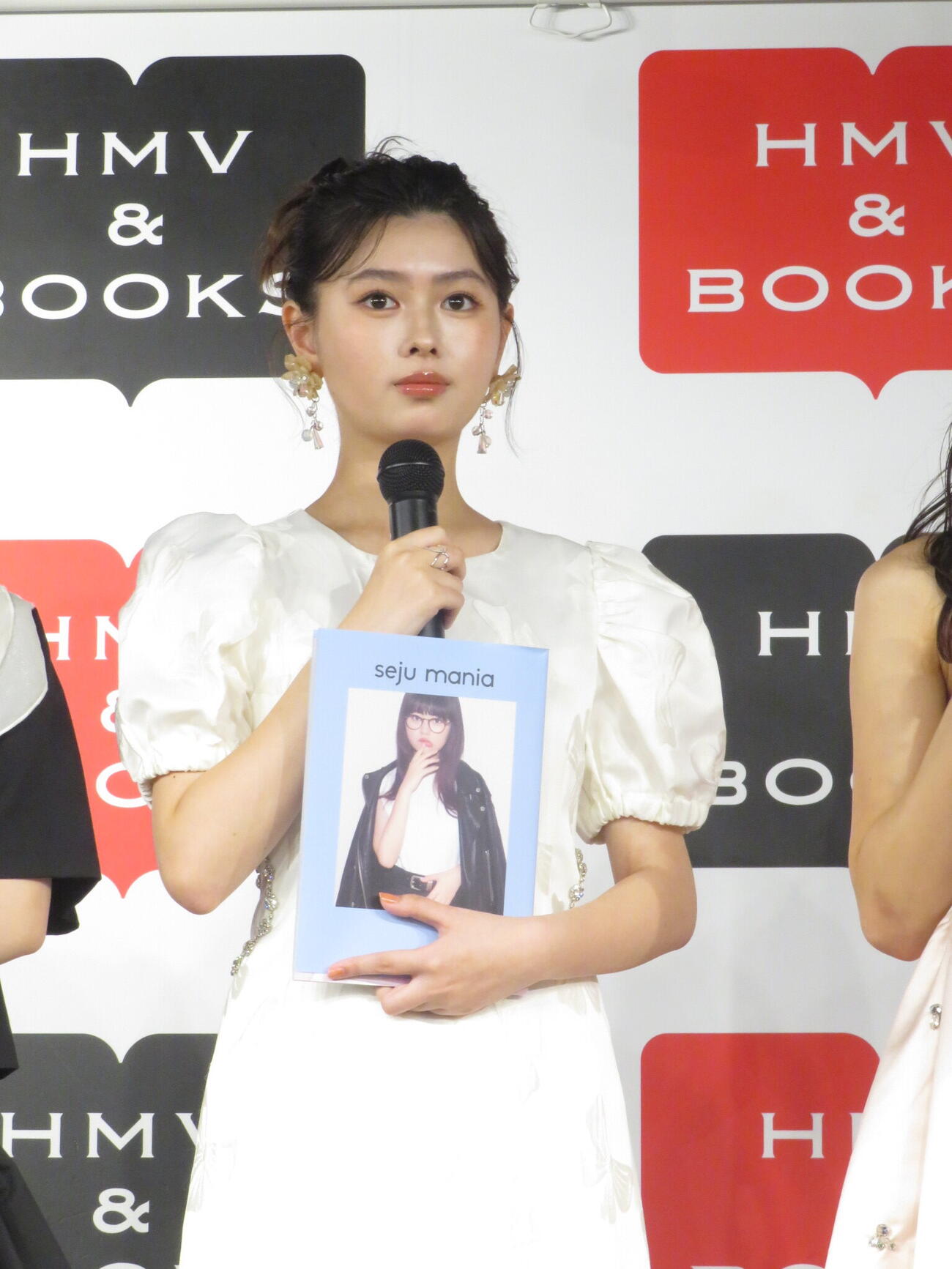 「seju mania」出版記念会見を行った長浜広奈