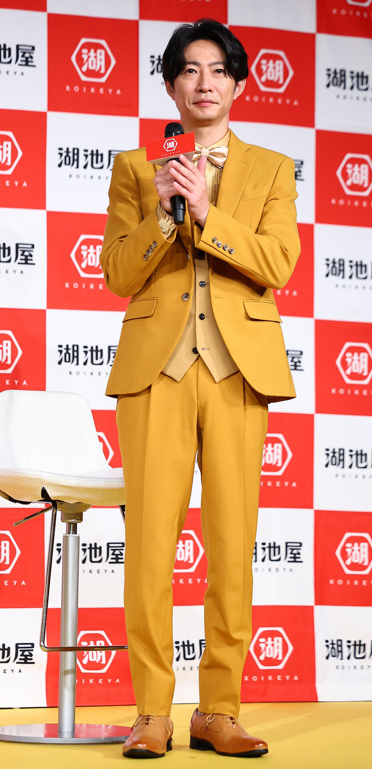 湖池屋「新商品戦略・新CM発表会」に登場した相葉雅紀（撮影・野上伸悟）