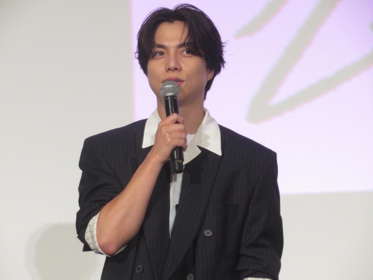映画「5秒で完全犯罪を生成する方法」公開後イベントに登壇した、WEST．重岡大毅と原菜乃華