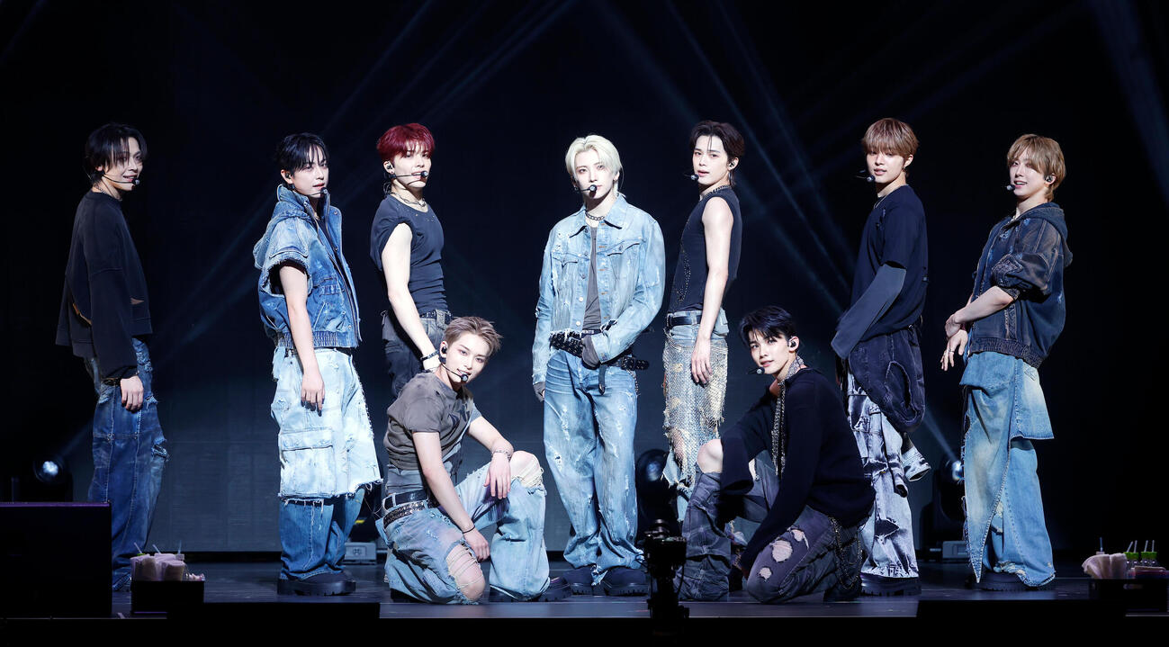 パフォーマンスを披露する＆TEAM、前列左からHARUA、JO、後列左からNICHOLAS、TAKI、MAKI、YUMA、K、EJ、FUMA（撮影・山本朝陽）