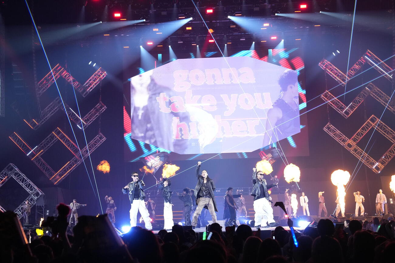 「HiGH＆LOW」10周年記念スペシャルライブに出演した7組55人の出演者たち