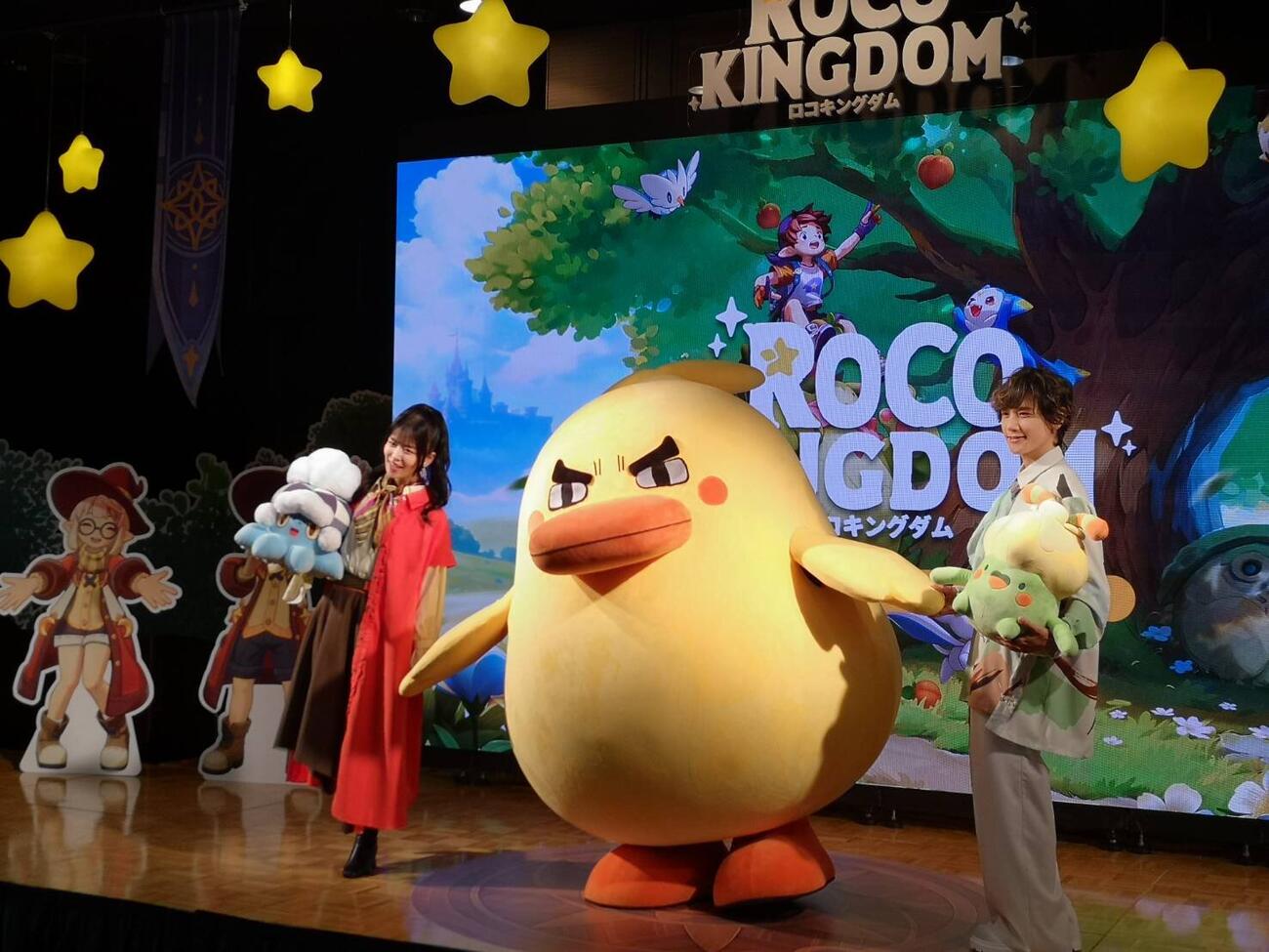 なオープンワールドRPG「ロコキングダム」の日本版発表会に出席した、相羽あいな（中央左）とKENN（中央右）