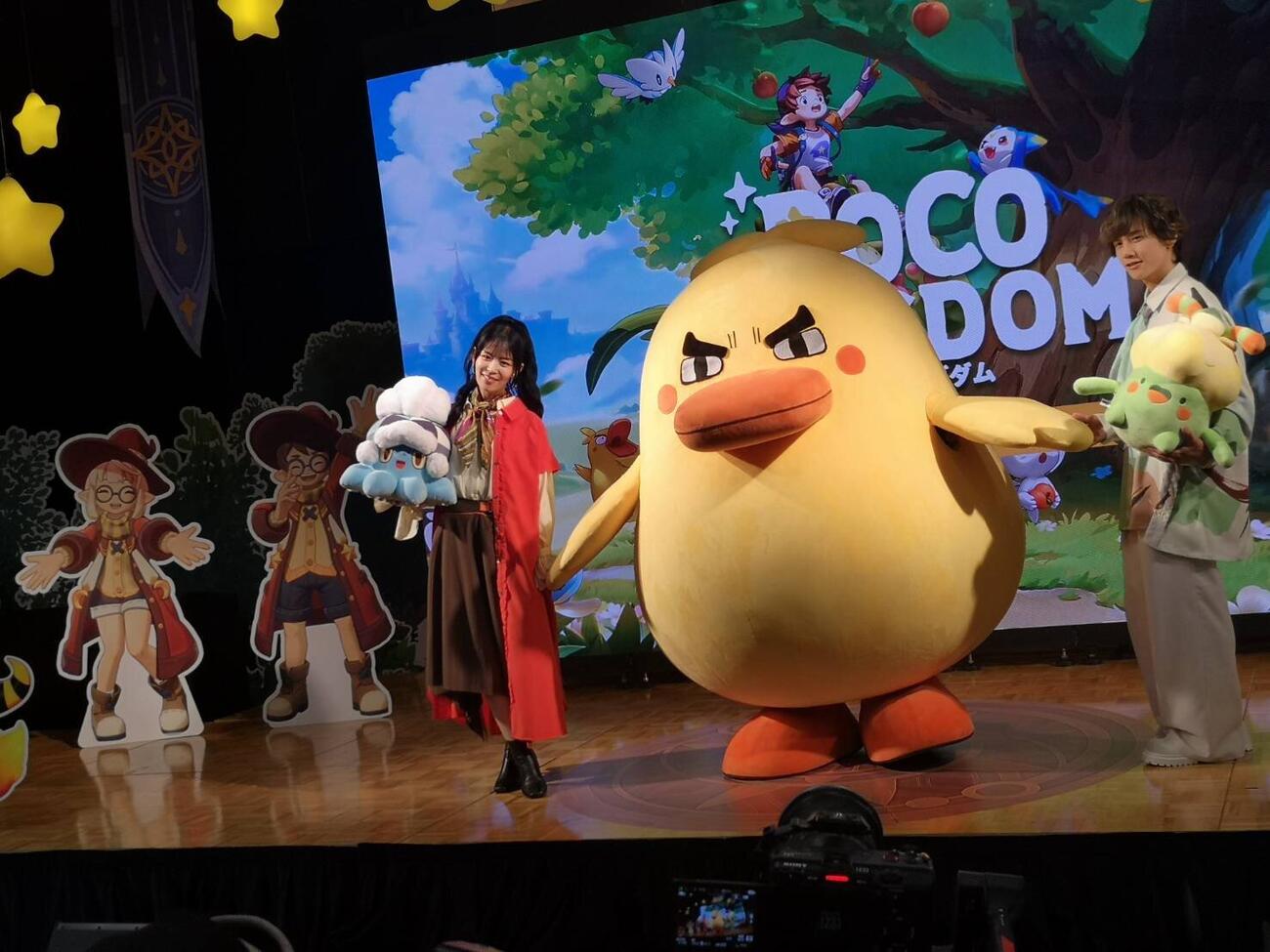 なオープンワールドRPG「ロコキングダム」の日本版発表会に出席した、相羽あいな（中央左）とKENN（中央右）