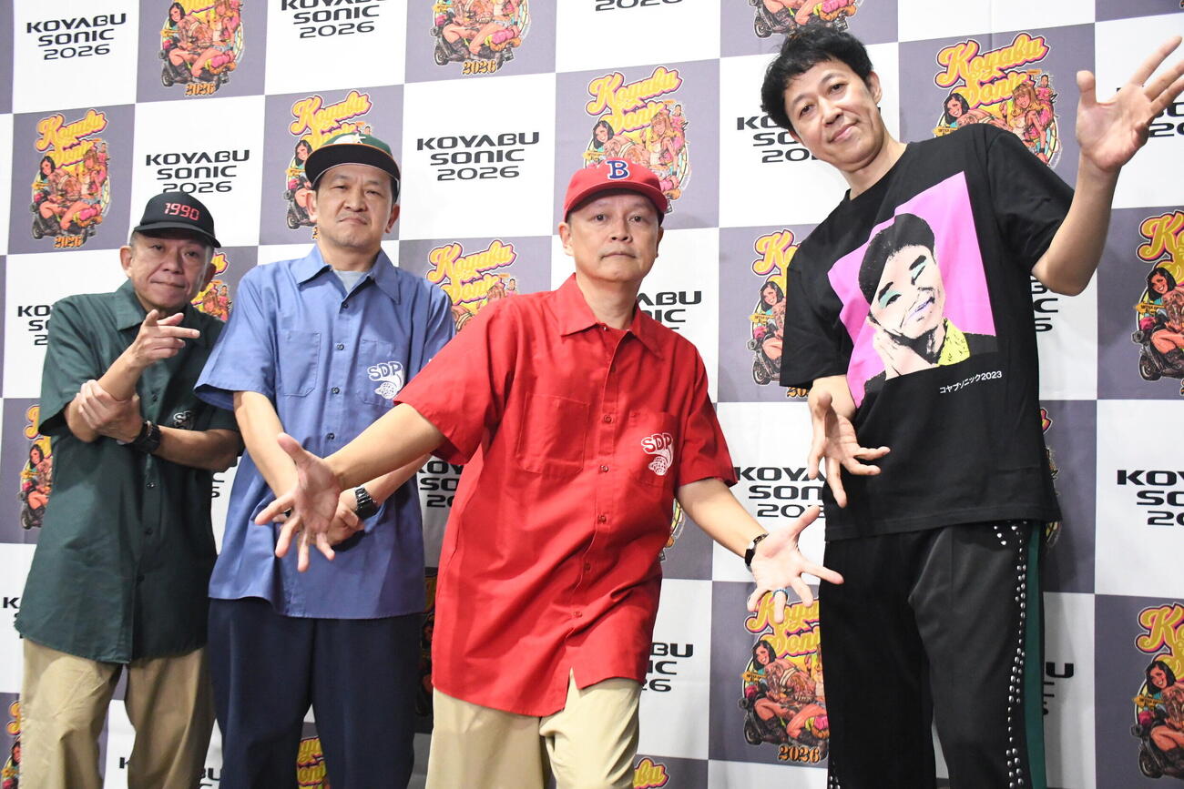 「KOYABU SONIC2026」に出演した、左から、スチャダラパーのSHINCO、ANI、BOSE、小籔千豊（撮影・阪口孝志）