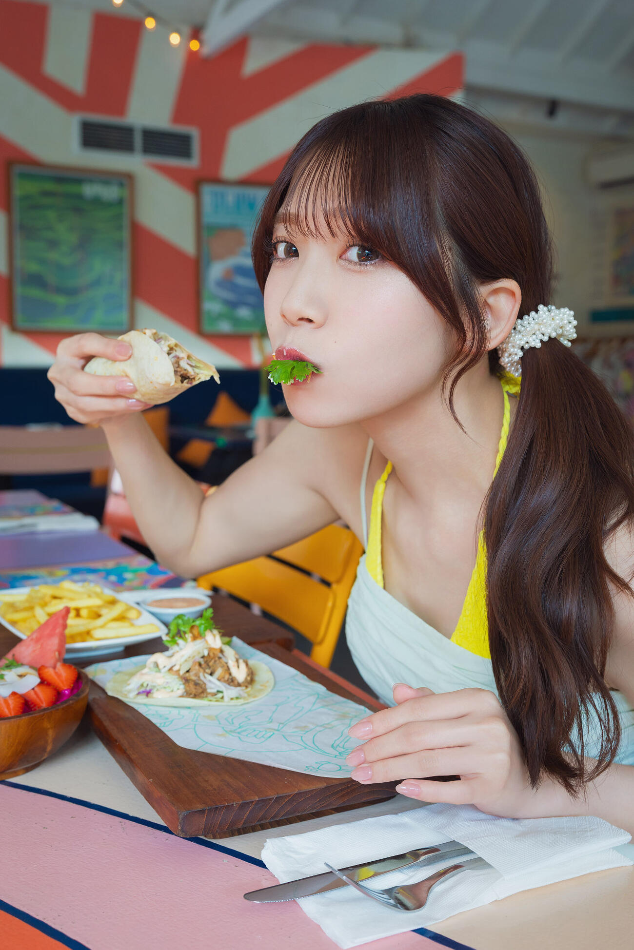 奈良未遥のセカンド写真集「ぜんぶ私」(C)KADOKAWA (C)NARA MIHARU PHOTO／田中智久
