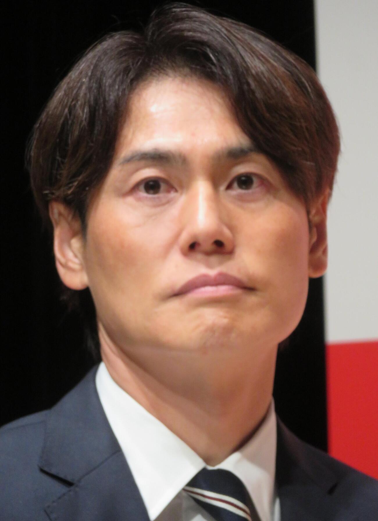 クラシエ薬品の漢方「葛根湯」の新CM発表会見司会の上重聡（撮影・松本久）