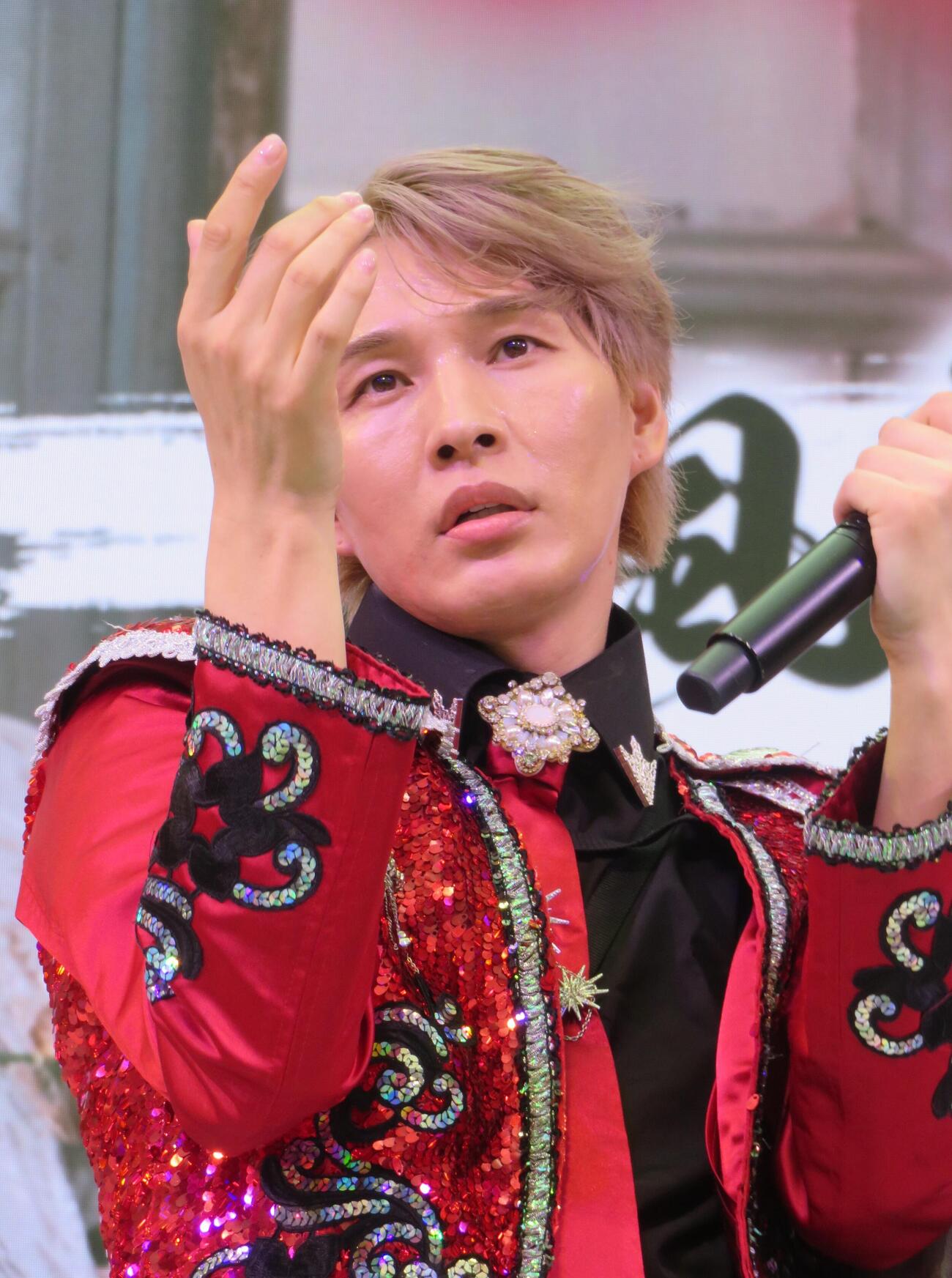 新曲「イル・テンポ・パッサ」の別バージョンを発売した記念イベントを行った風輪の拓也（撮影・松本久）
