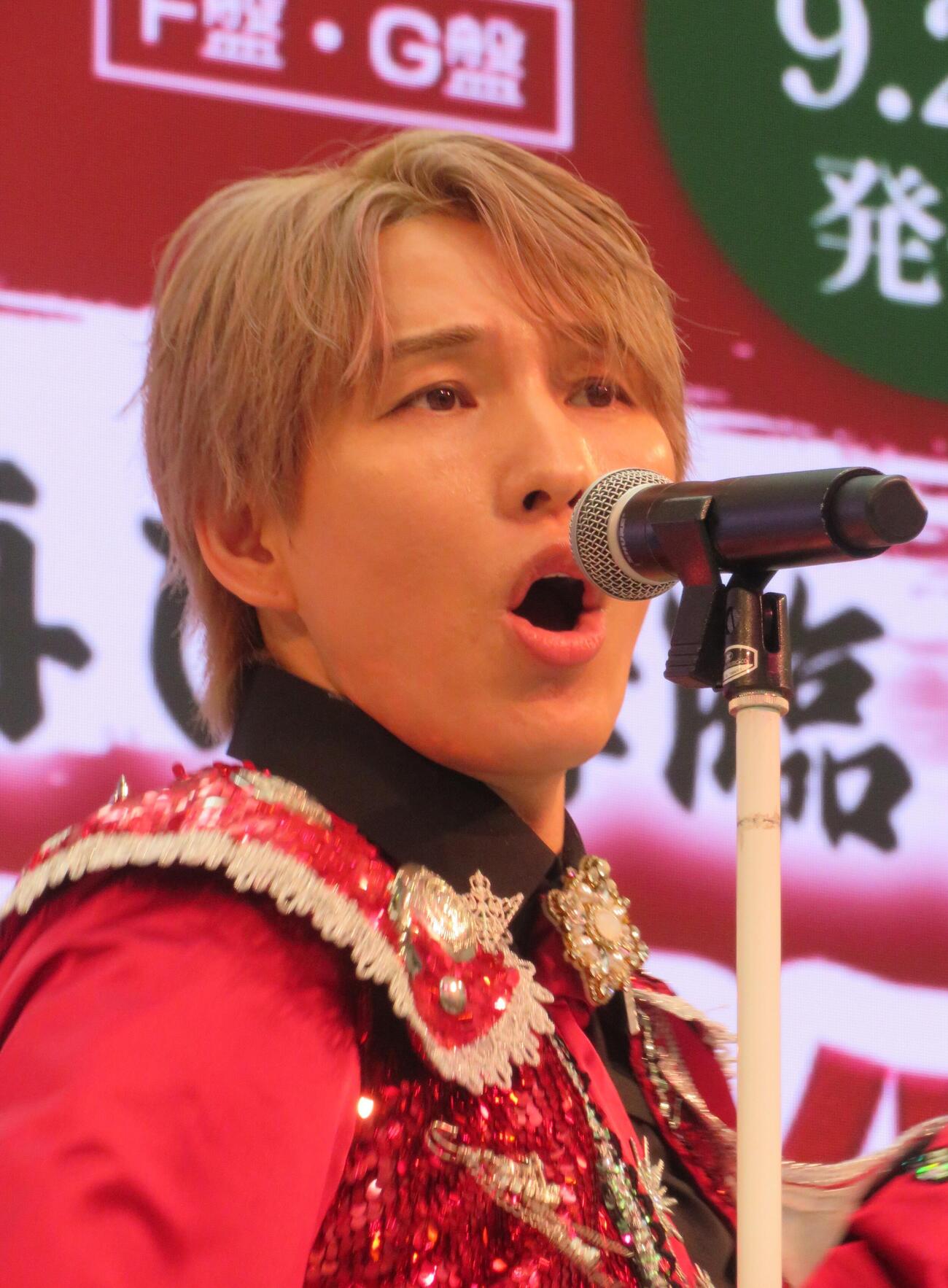新曲「イル・テンポ・パッサ」の別バージョンを発売した記念イベントを行った風輪の拓也（撮影・松本久）
