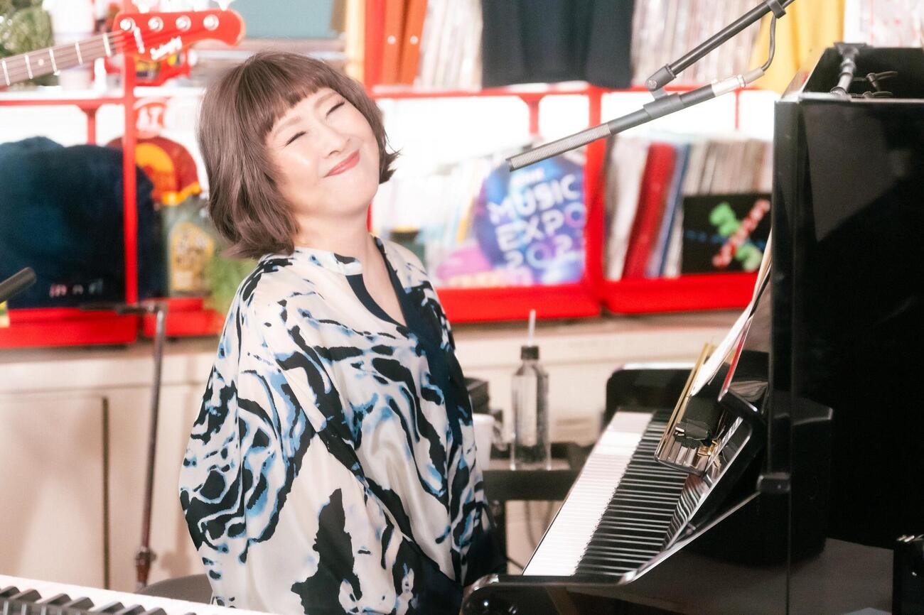 NHK　ワールドJAPANで27、28日放送の「tiny desk concerts JAPAN　矢野顕子」に出演し、演奏する矢野顕子