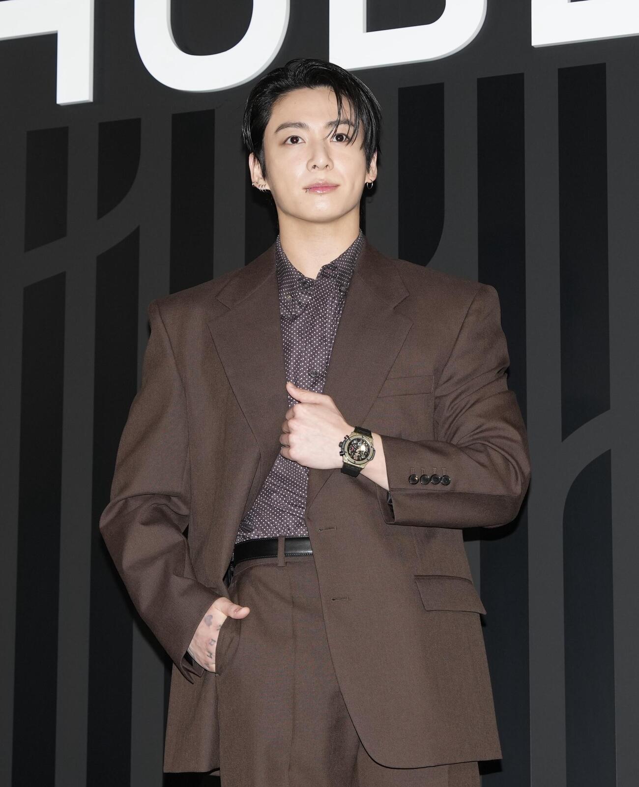 「HUBLOT NIGHT」フォトコールでポーズを決めるBTSのJUNG KOOK（ジョングク）（撮影・小島史椰）