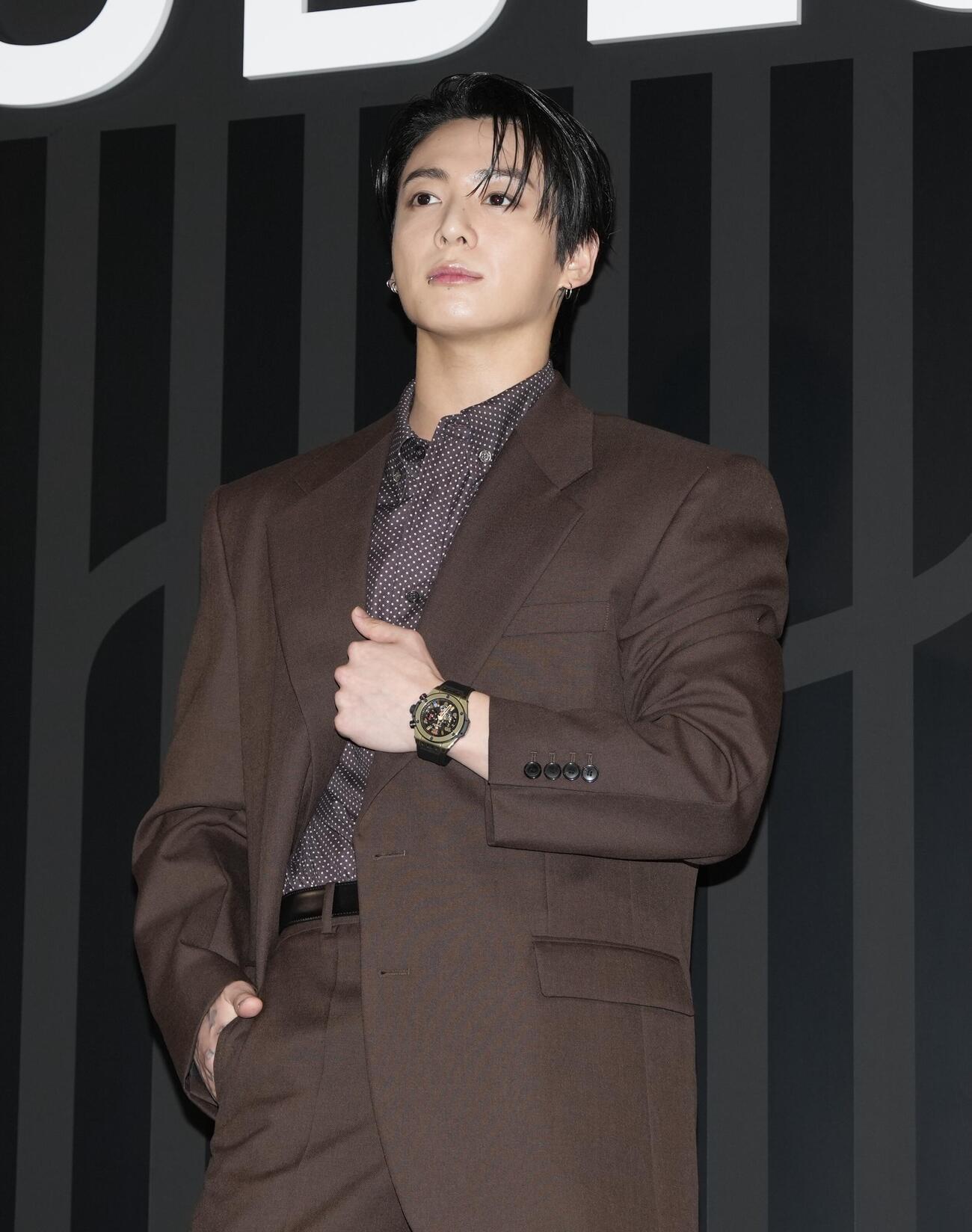 「HUBLOT NIGHT」フォトコールでポーズを決めるBTSのJUNG KOOK（ジョングク）（撮影・小島史椰）