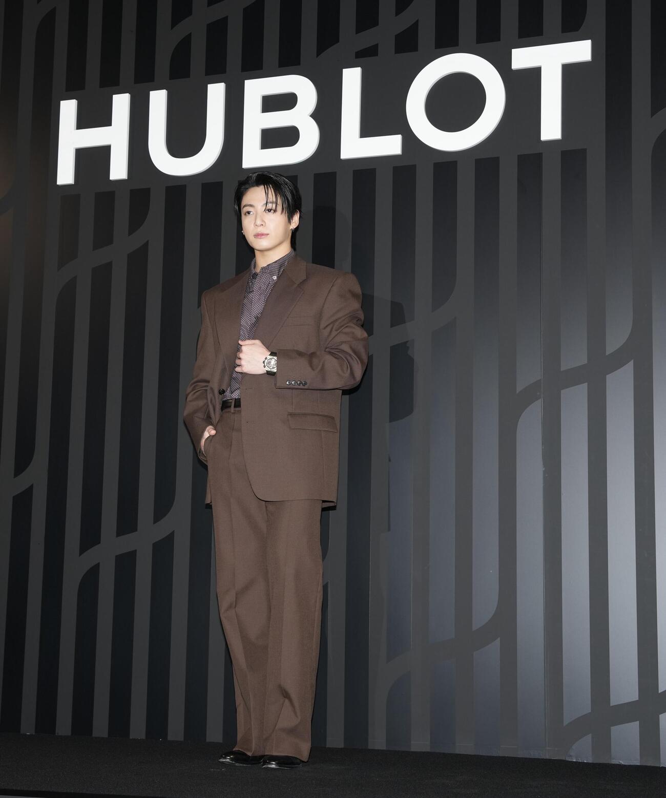 「HUBLOT NIGHT」フォトコールでポーズを決めるBTSのJUNG KOOK（ジョングク）（撮影・小島史椰）