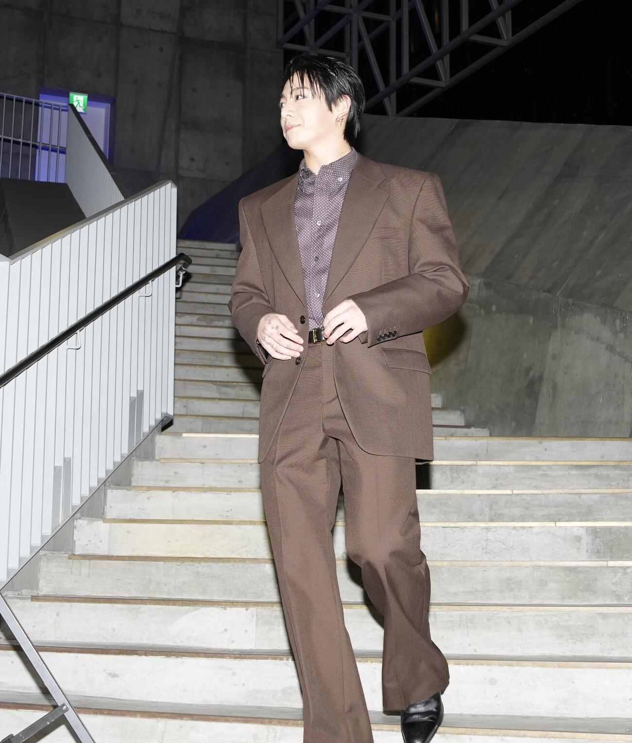 「HUBLOT NIGHT」階段から登場するBTSのJUNG KOOK（ジョングク）（撮影・小島史椰）