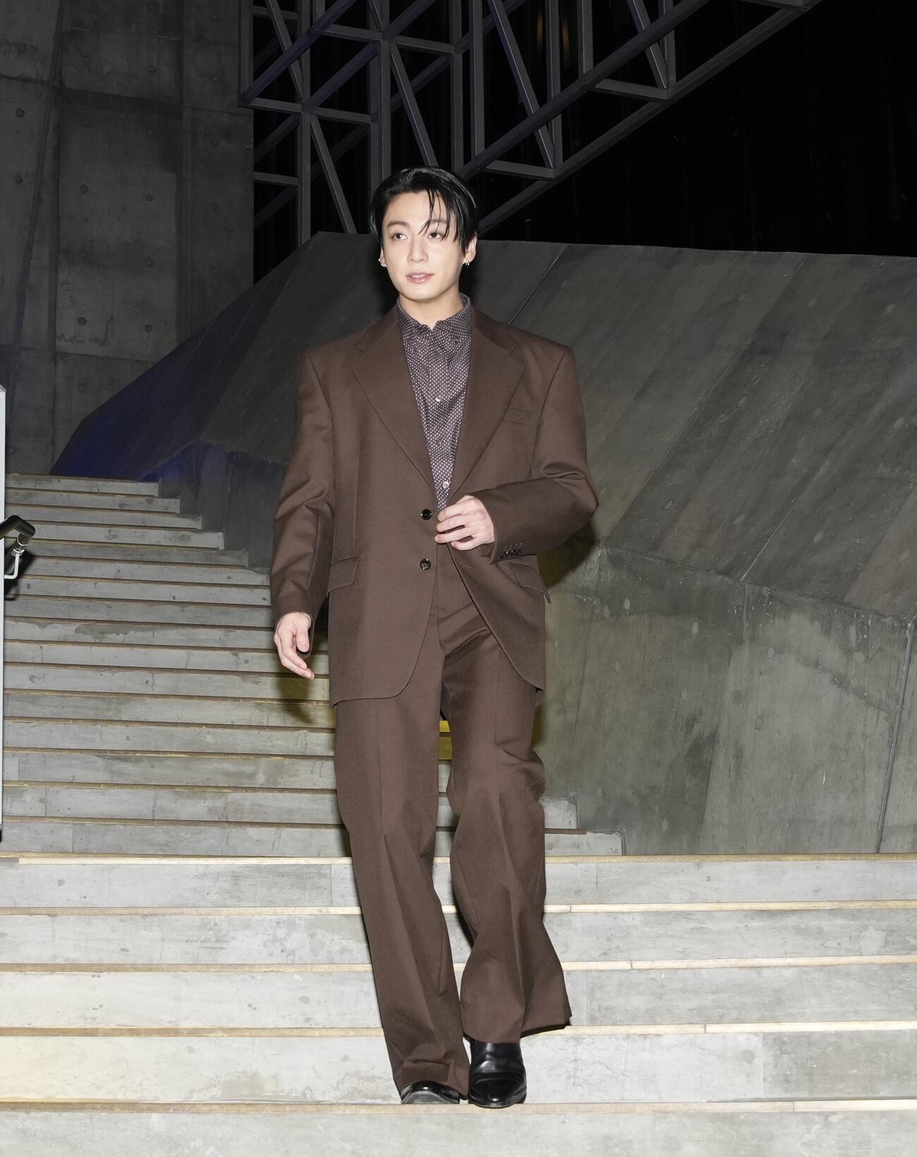 「HUBLOT NIGHT」階段から登場するBTSのJUNG KOOK（ジョングク）（撮影・小島史椰）