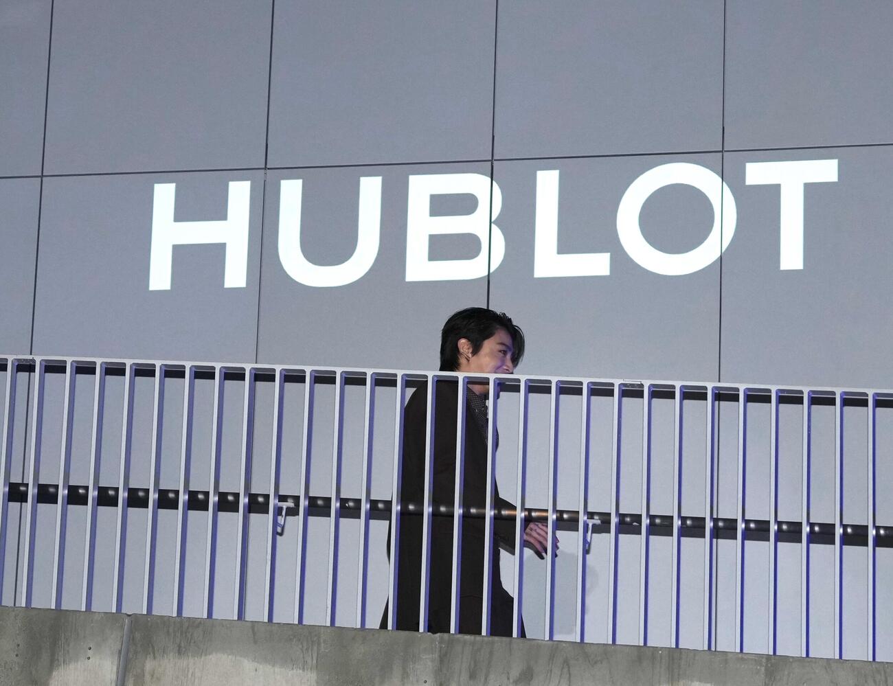 「HUBLOT NIGHT」階段から登場するBTSのJUNG KOOK（ジョングク）（撮影・小島史椰）