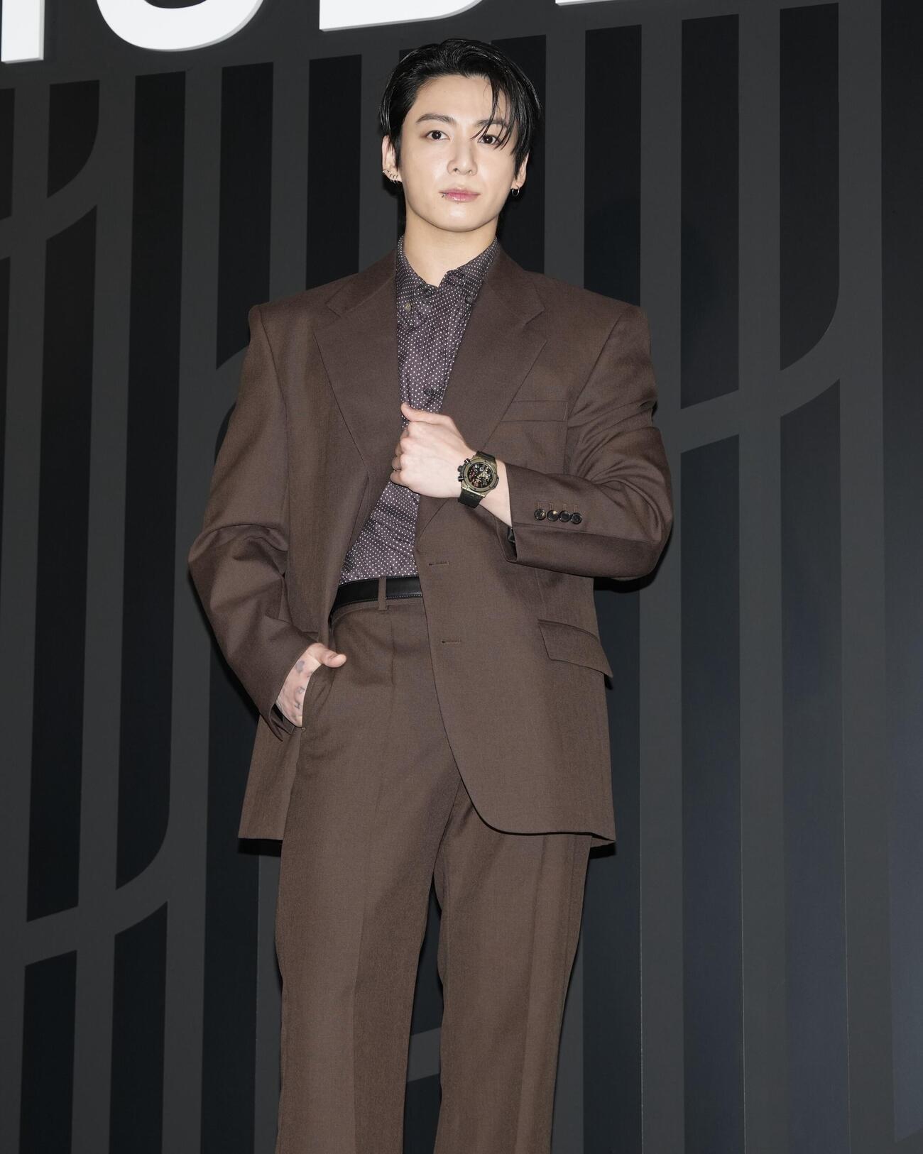 「HUBLOT NIGHT」フォトコールでポーズを決めるBTSのJUNG KOOK（ジョングク）（撮影・小島史椰）