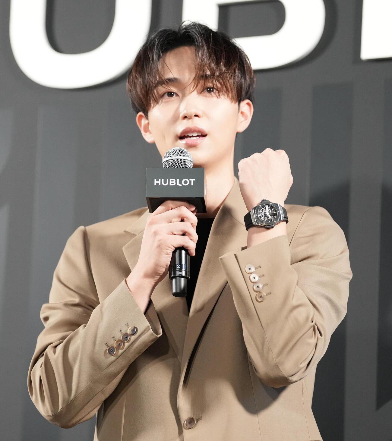 「HUBLOT NIGHT」でトークする野村康太（撮影・小島史椰）