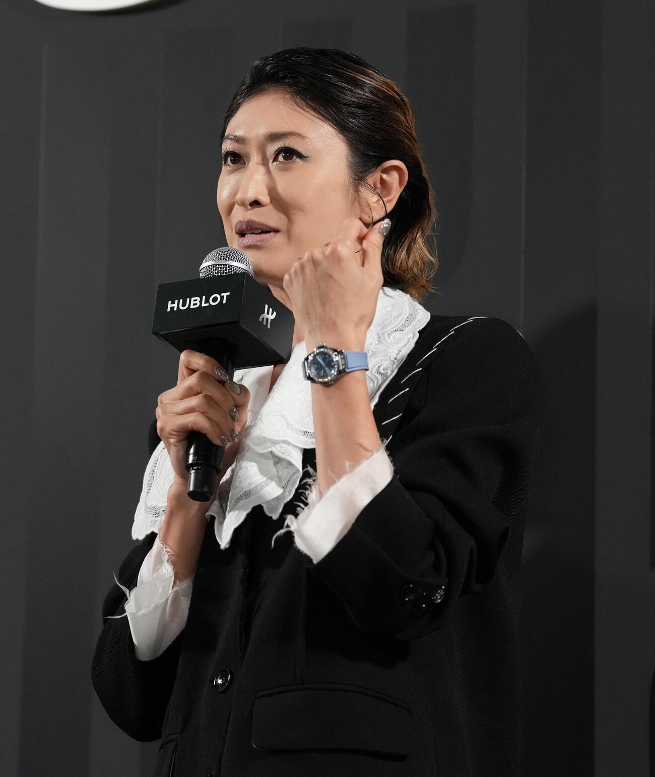 「HUBLOT NIGHT」でトークする山田優（撮影・小島史椰）