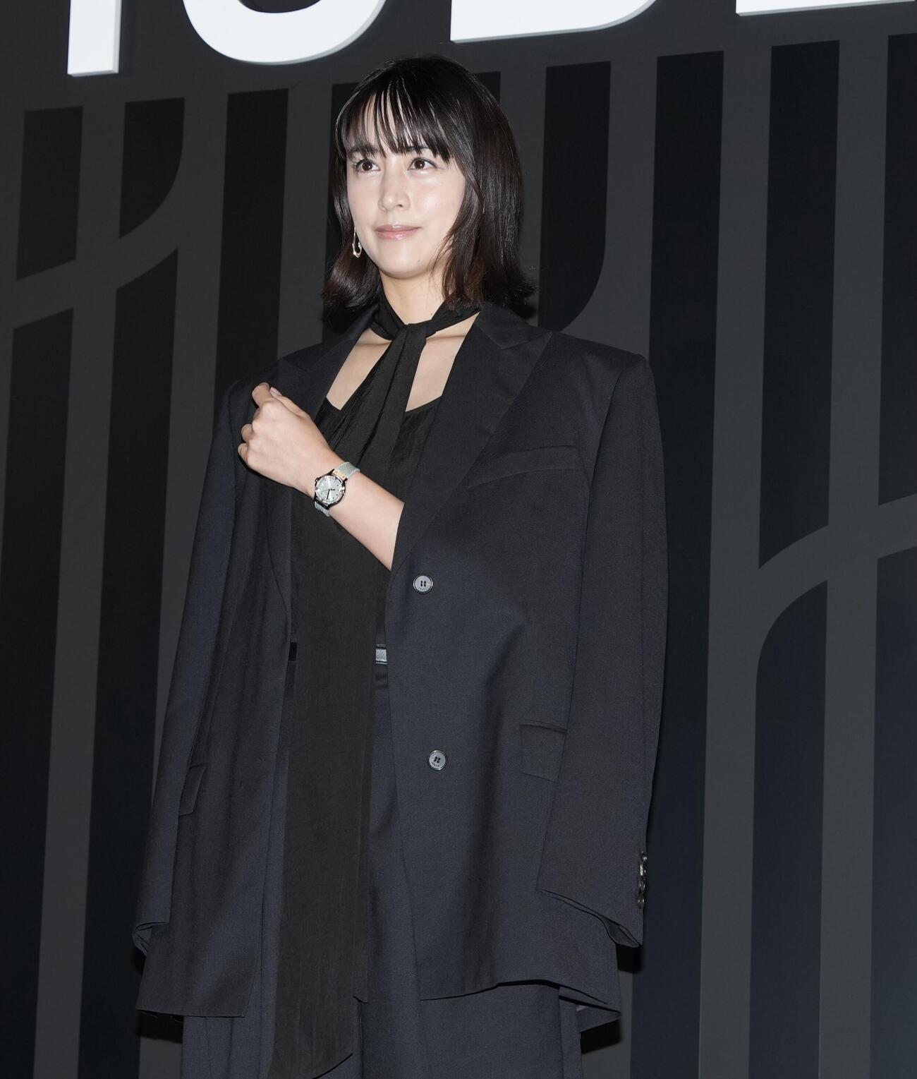 「HUBLOT NIGHT」フォトコールでポーズを決める山本美月（撮影・小島史椰）