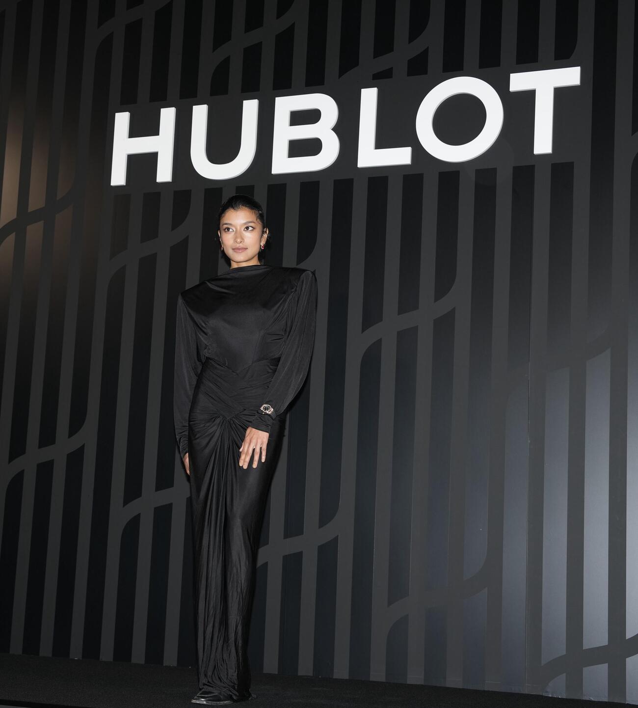 「HUBLOT NIGHT」フォトコールでポーズを決めるローラ（撮影・小島史椰）