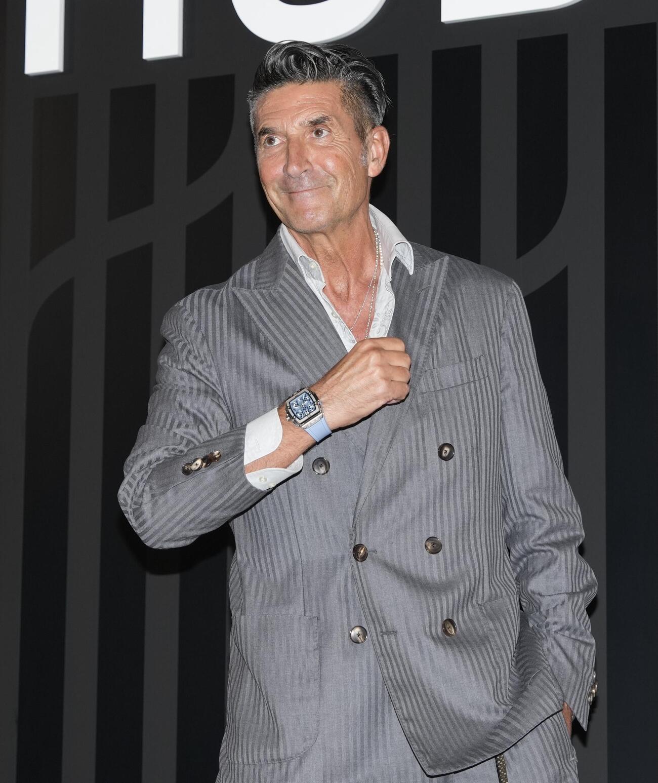 「HUBLOT NIGHT」フォトコールでポーズを決めるジローラモ（撮影・小島史椰）
