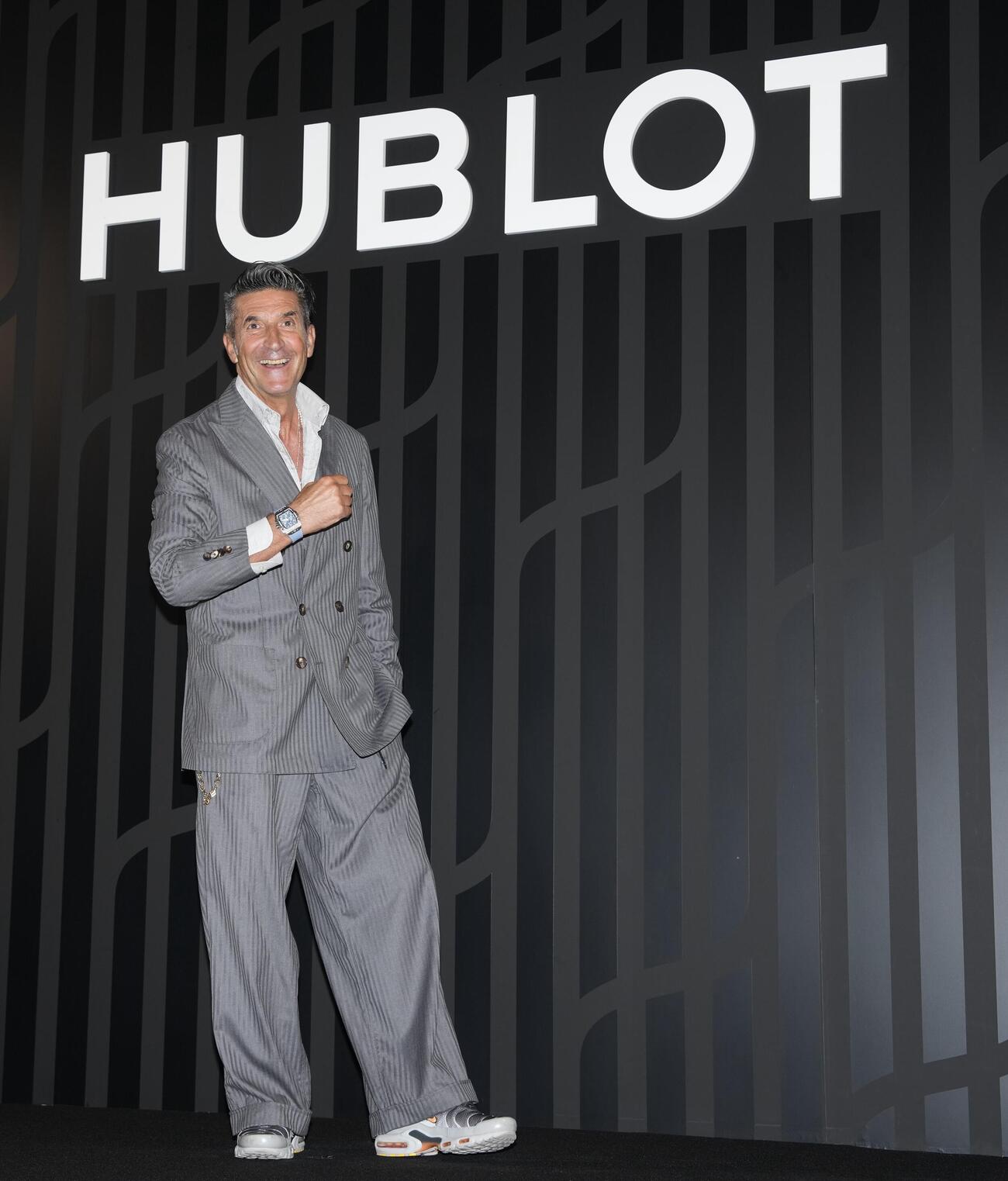 「HUBLOT NIGHT」フォトコールでポーズを決めるジローラモ（撮影・小島史椰）