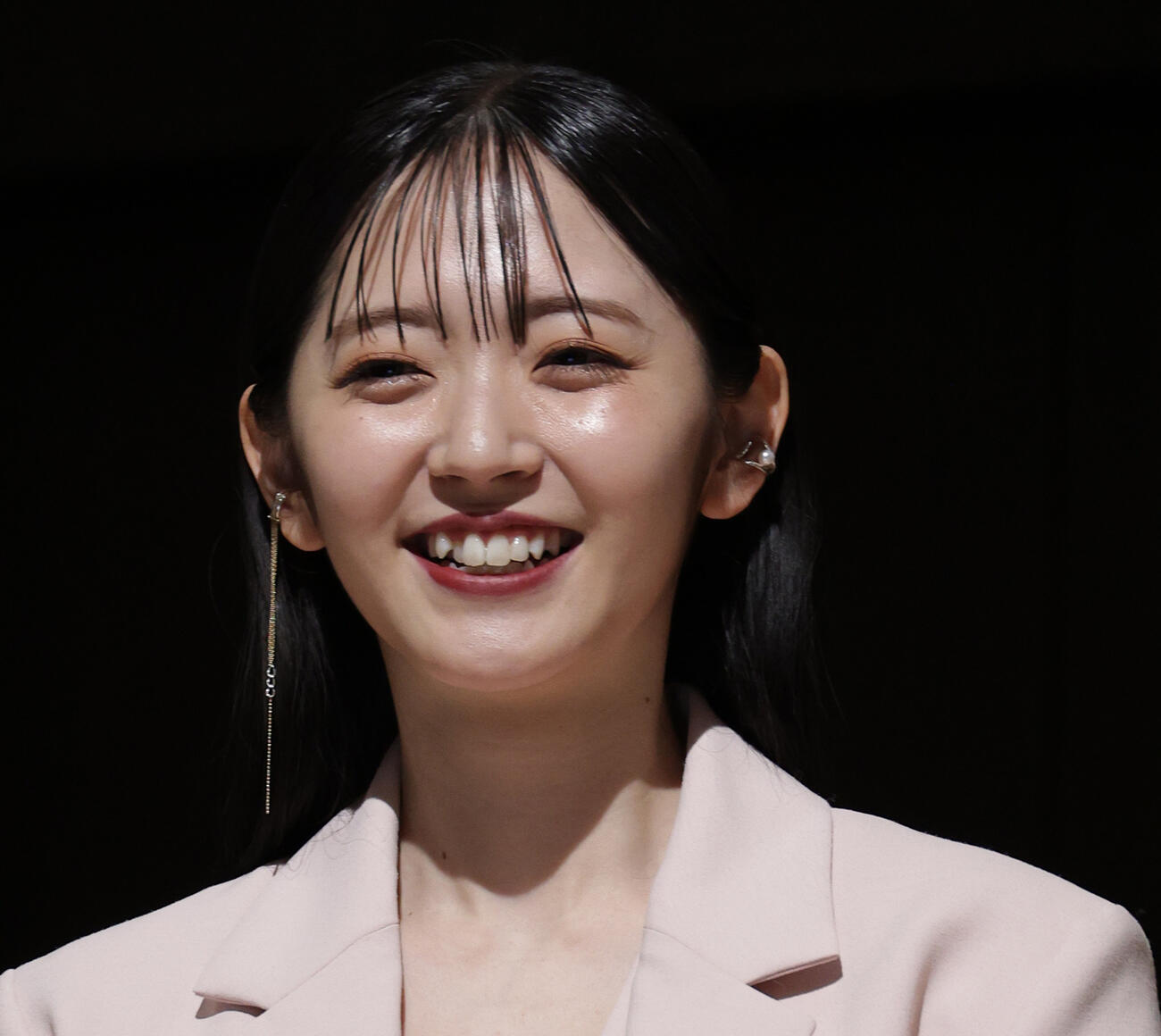 鈴木愛理（2024年4月撮影）