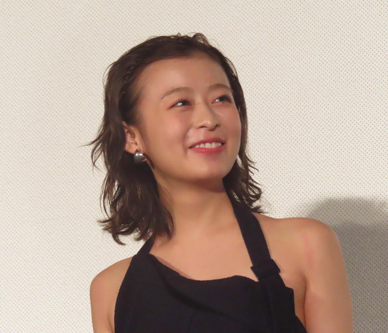 映画「藁にもすがる獣たち」公開初日舞台あいさつに登壇した森七菜（撮影・会田京叶）