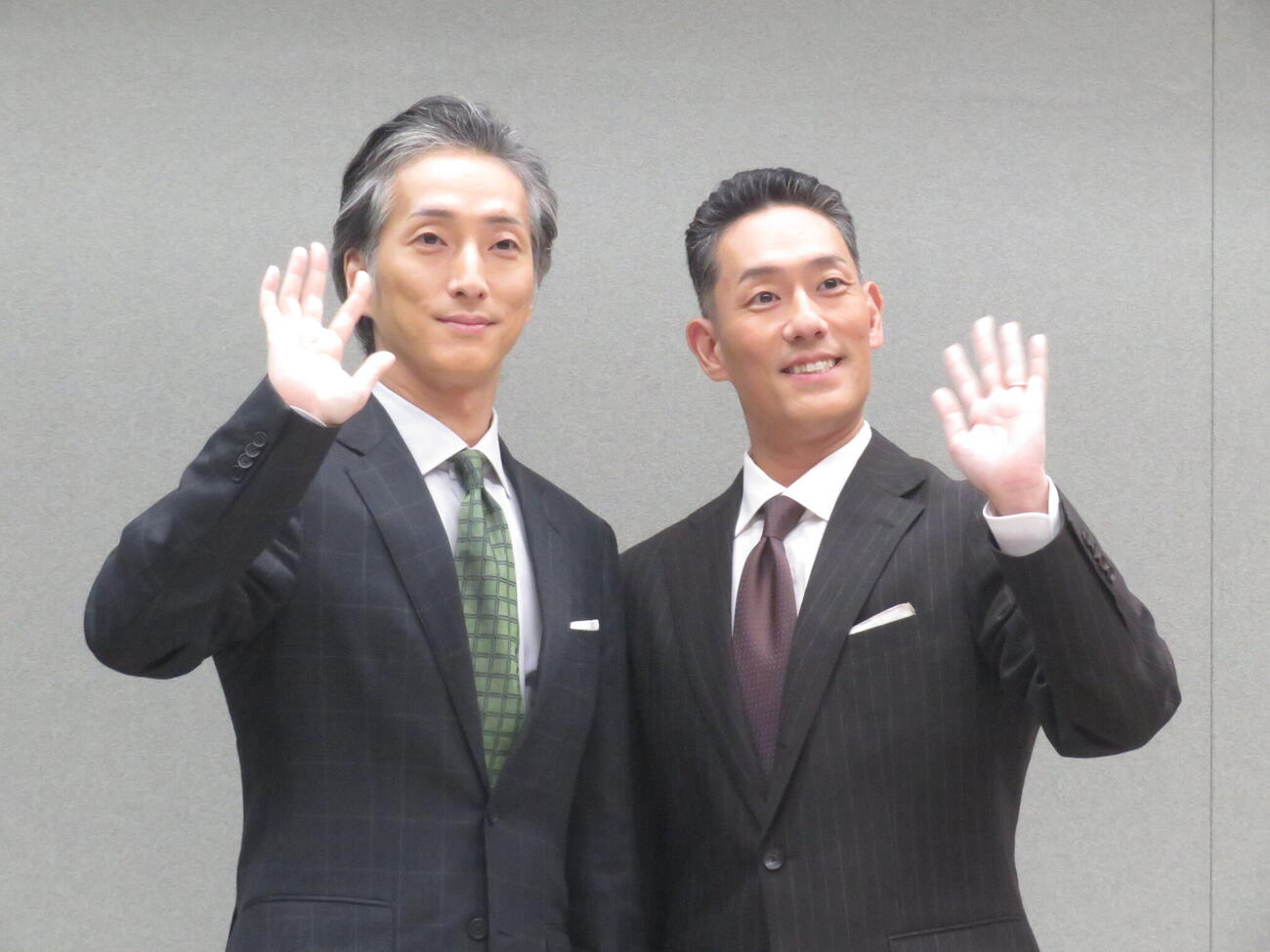 来春の「春暁・陽春歌舞伎特別講演2027」に向けて会見した中村勘九郎（右）と中村七之助