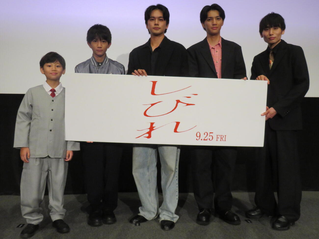 映画「しびれ」初日舞台あいさつに登壇した、左から穐本陽、加藤庵次、北村匠海、榎本司、内山拓也監督（撮影・村上幸将）