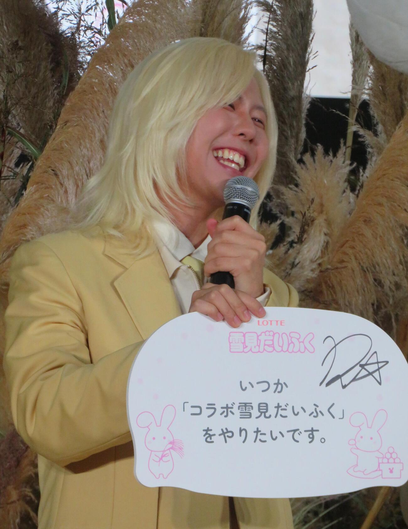 「雪見だいふく　みんなでお月見会」オープニングイベントに参加したMrs．GREEN APPLEの藤澤涼架（撮影・松本久）
