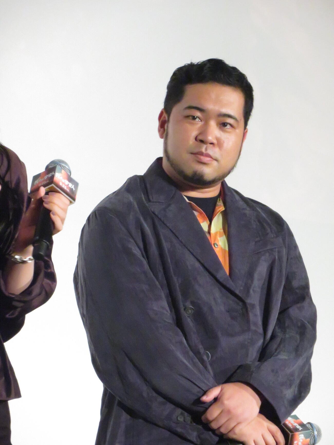 映画「我々は宇宙人」の初日舞台あいさつを行った令和ロマンの松井ケムリ＝2026年9月25日