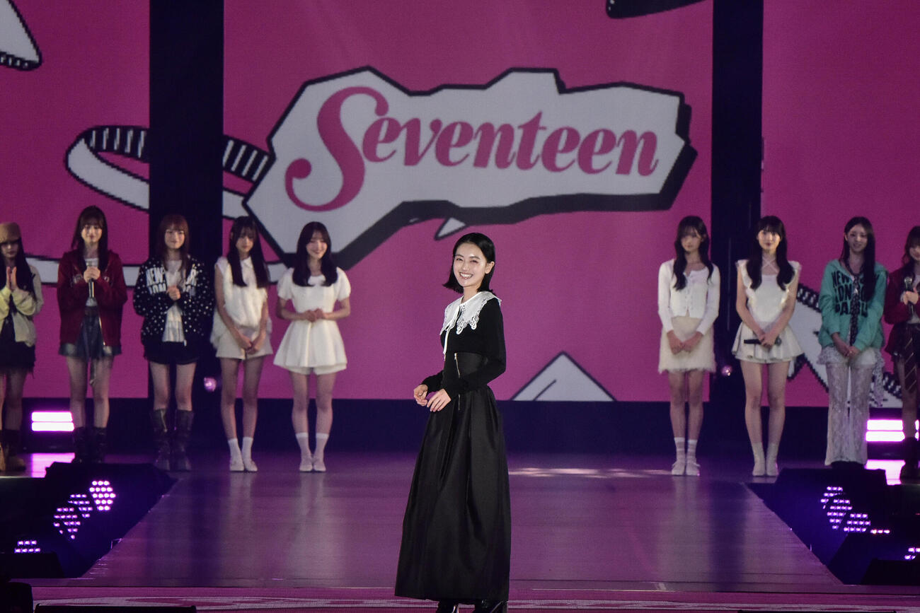 「Seventeen　×　WEGO」スペシャルステージに登場した上坂樹里（C）Rakuten GirlsAward 2026 AUTUMN／WINTER