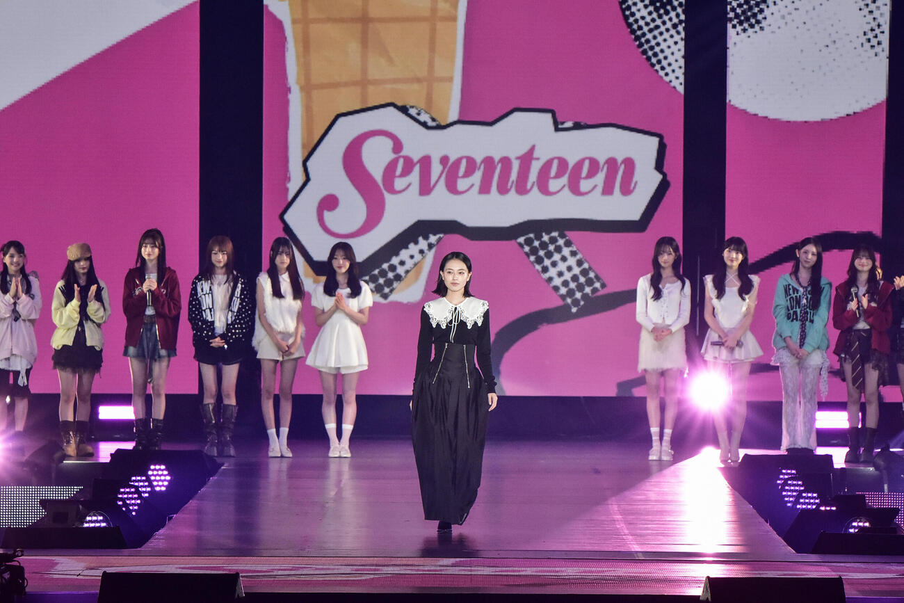 「Seventeen　×　WEGO」スペシャルステージに登場した上坂樹里（C）Rakuten GirlsAward 2026 AUTUMN／WINTER